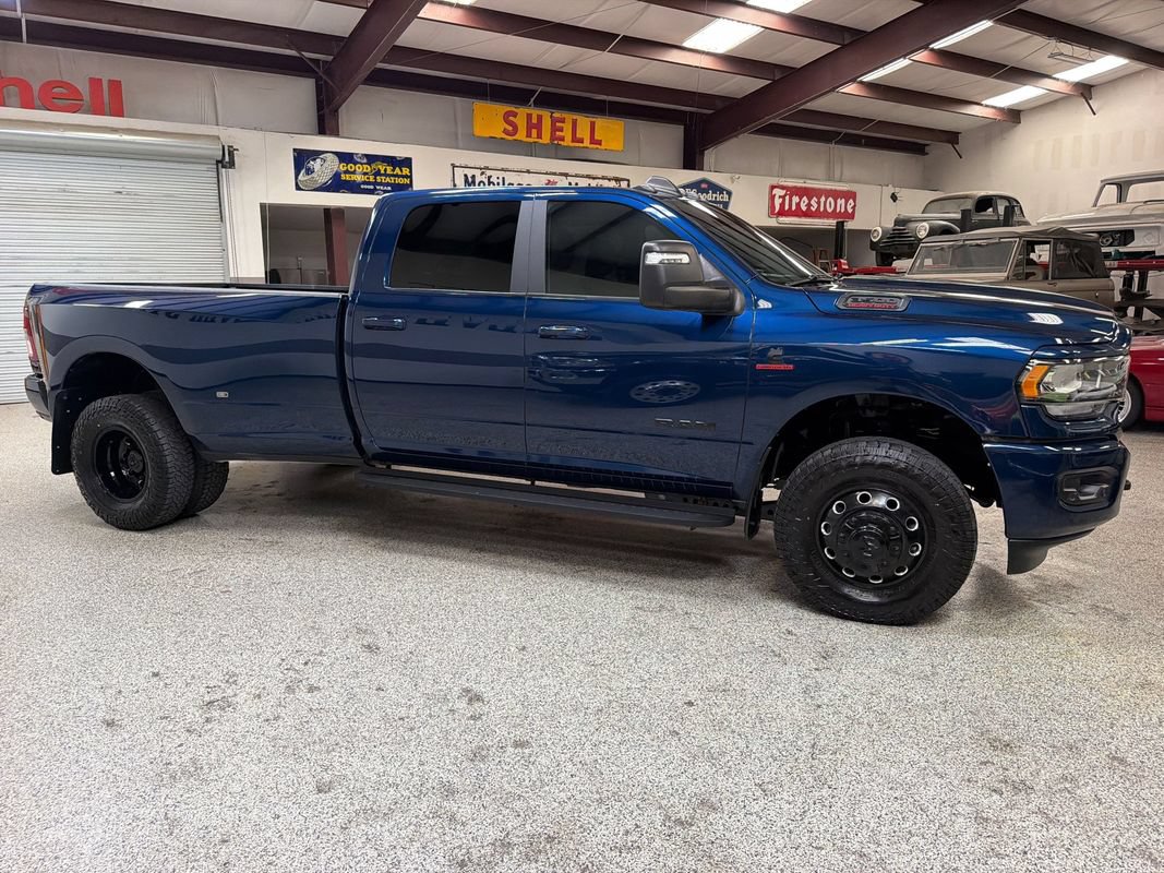 Used 2024 RAM 3500 Big Horn w/ Night Edition AWD/4WD image 10