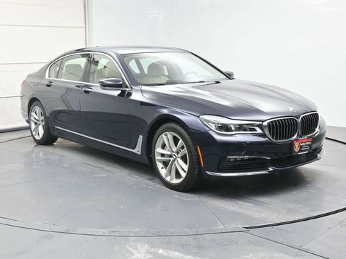 Used 2018 BMW 750i xDrive image 33