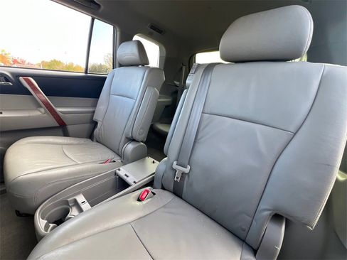 Used 2010 Toyota Highlander Limited image 34