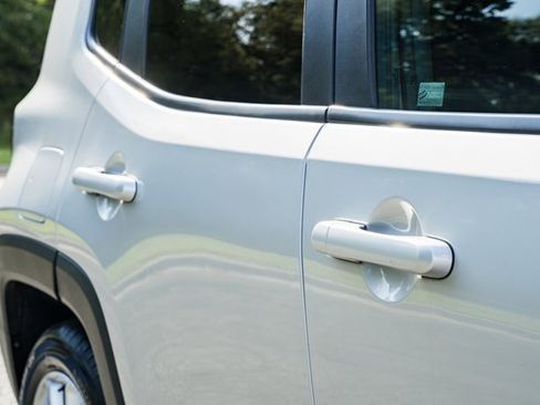 Used 2020 Jeep Renegade Latitude w/ UConnect 8.4 Nav Group image 24