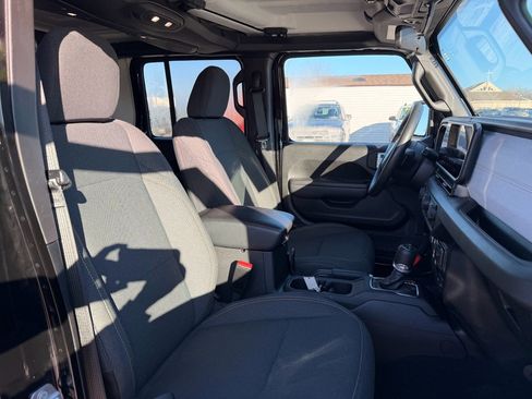 Used 2025 Jeep Gladiator Sport image 17