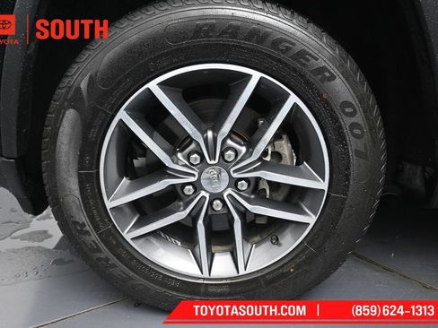 Used 2018 Jeep Grand Cherokee Limited AWD/4WD image 33