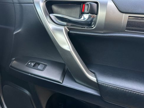 Used 2023 Lexus GX 460 Premium w/ Premium Package image 21