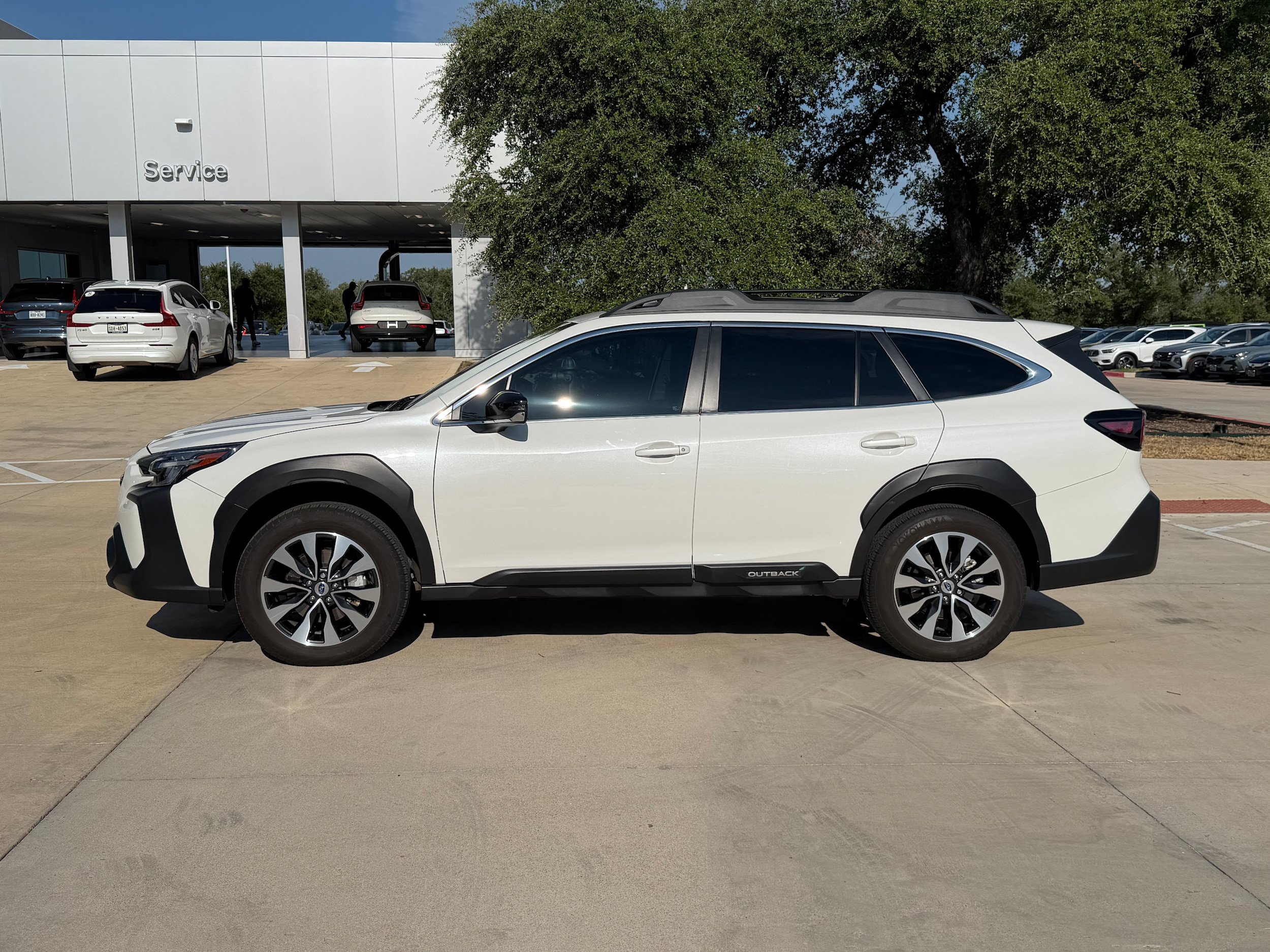 Used 2025 Subaru Outback Limited AWD/4WD image 3