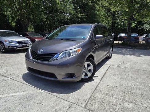 Used 2012 Toyota Sienna LE FWD image 1