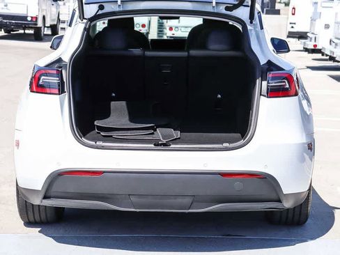 Used 2021 Tesla Model Y Long Range AWD/4WD image 27