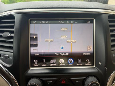 Used 2015 Jeep Grand Cherokee Limited w/ Luxury Group II AWD/4WD image 24