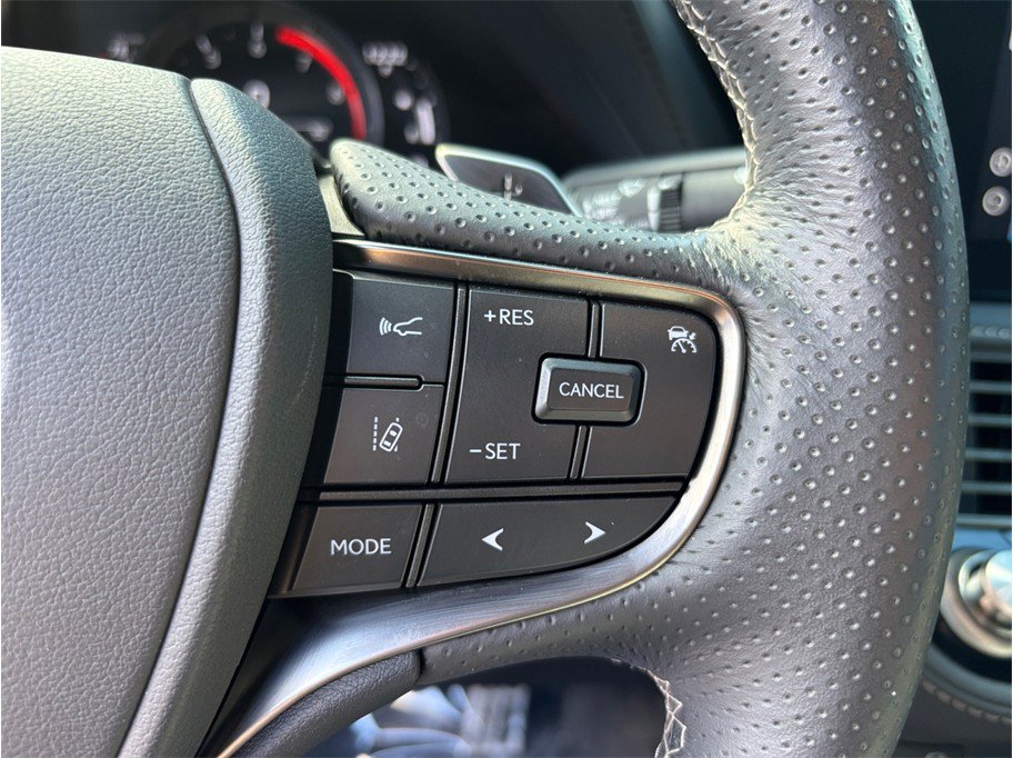 Used 2022 Lexus LS 500 F Sport w/ Accessory Package (Z1) AWD/4WD image 29
