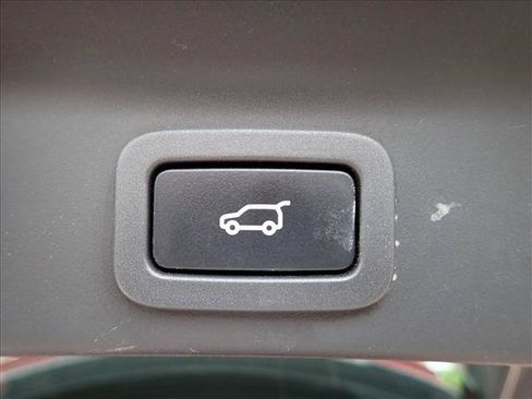 Used 2020 Jaguar F-PACE SVR AWD/4WD image 9