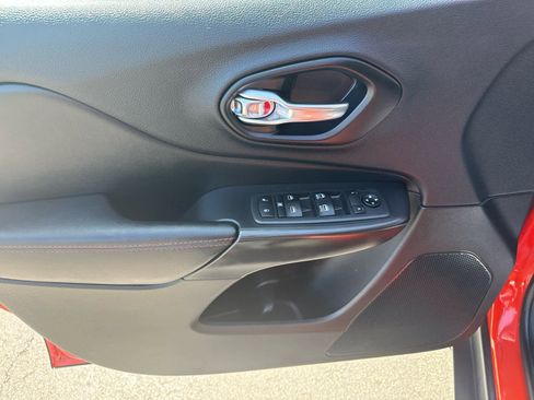 Used 2021 Jeep Cherokee Trailhawk image 10