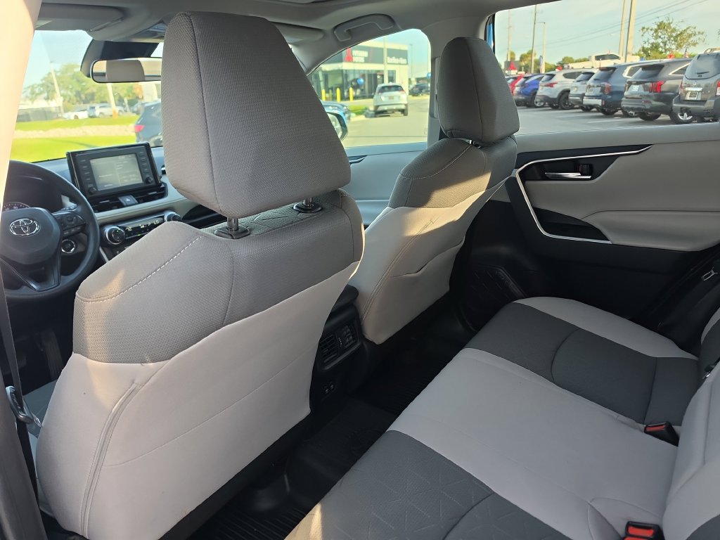 Used 2019 Toyota RAV4 XLE FWD image 11