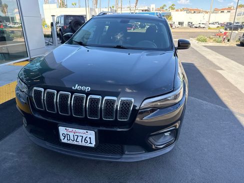 Used 2019 Jeep Cherokee Latitude w/ Popular Appearance Group FWD image 3