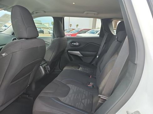 Used 2020 Jeep Cherokee Latitude AWD/4WD image 20