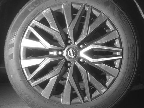 Used 2025 Nissan Altima 2.5 SV FWD image 15