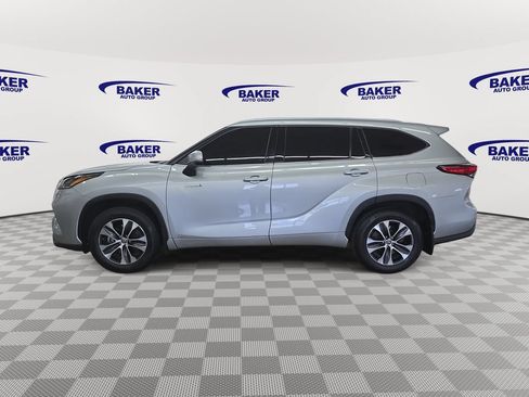 Used 2021 Toyota Highlander XLE AWD/4WD image 8