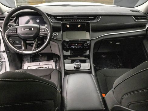 Used 2023 Jeep Grand Cherokee Laredo X image 31