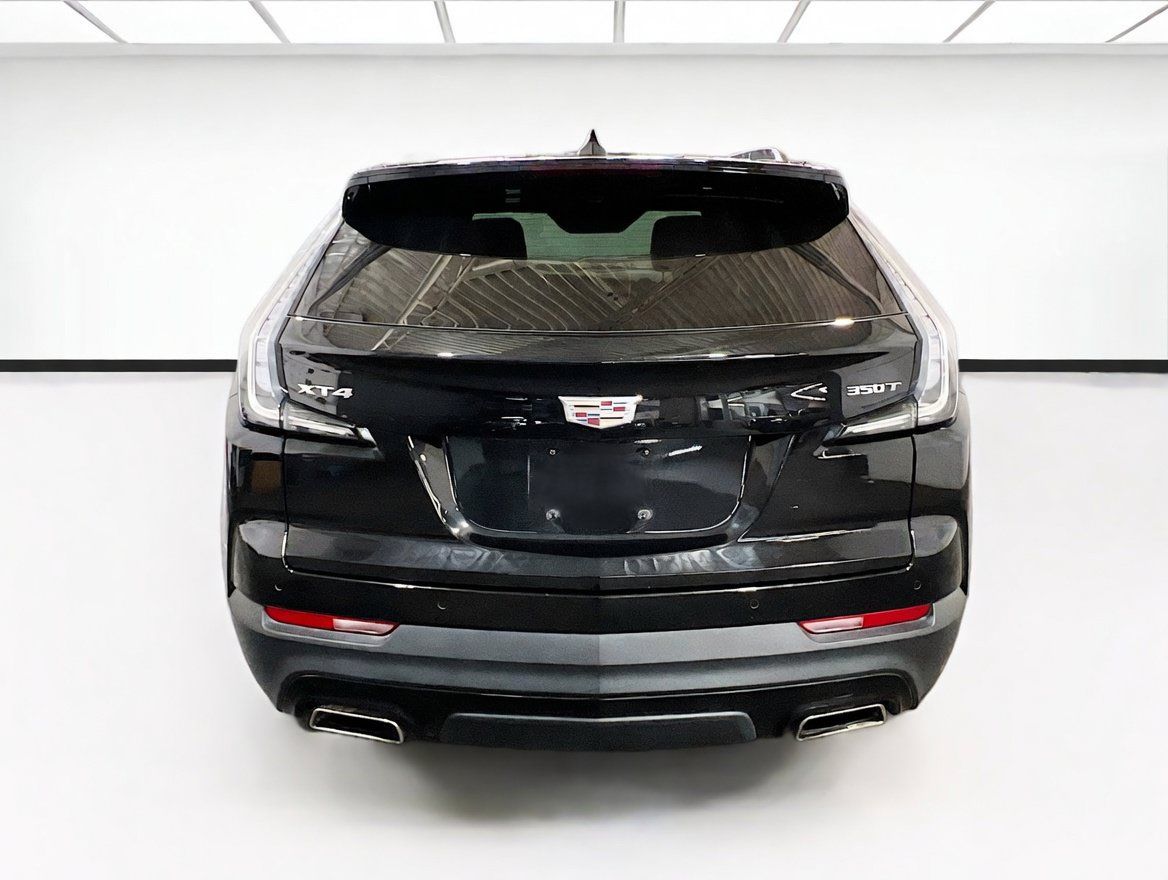 Used 2022 Cadillac XT4 Sport w/ Safety Alert Package FWD image 5