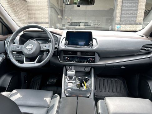 Used 2023 Nissan Rogue SV w/ SV Premium B Package FWD image 19