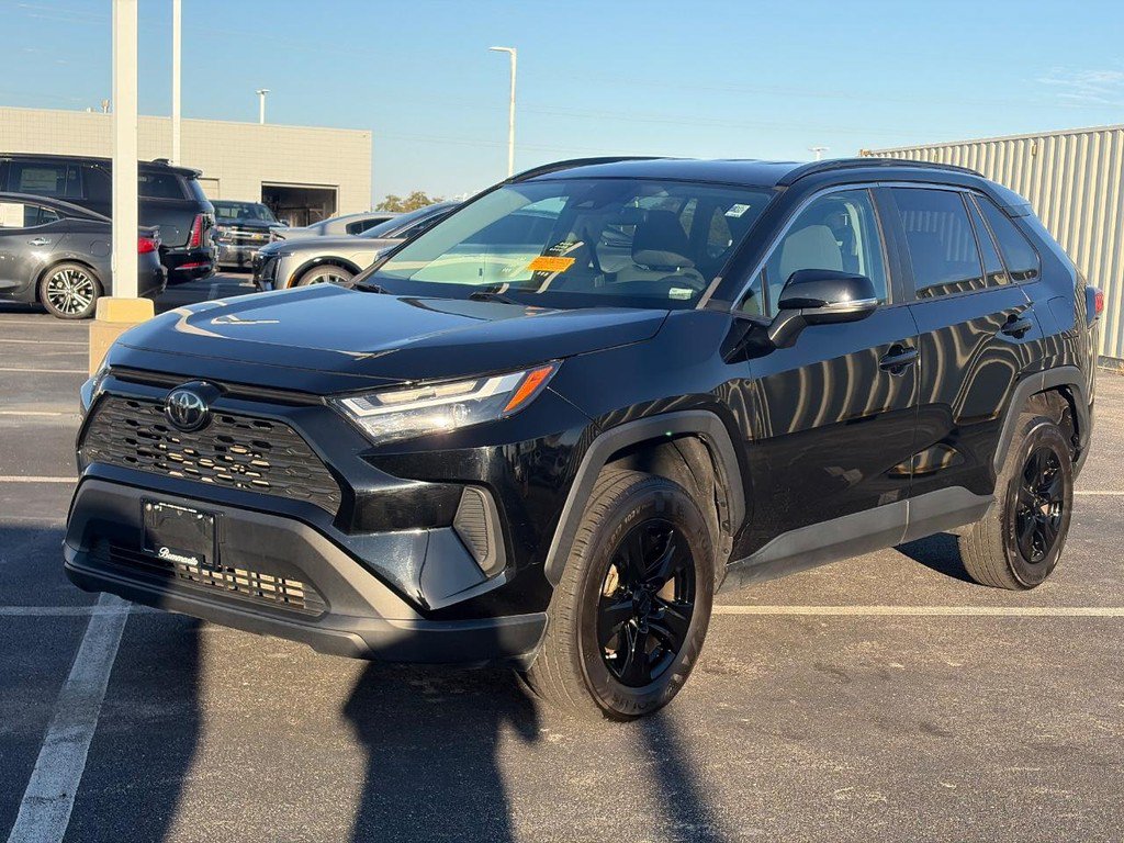 Used 2023 Toyota RAV4 XLE AWD/4WD image 8