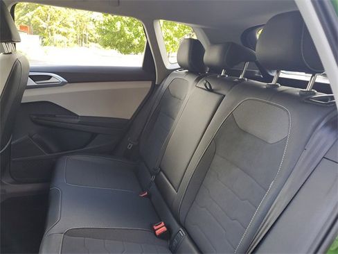 New 2025 Volkswagen Taos SE image 10