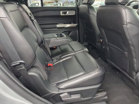 Used 2022 Ford Explorer Limited w/ Equipment Group 301A image 32