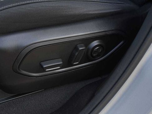 Used 2024 Jeep Grand Cherokee Laredo RWD image 12