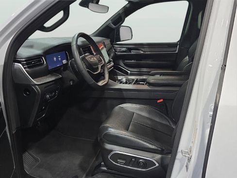 Used 2024 Jeep Wagoneer L Series III w/ Flexible Seating Group image 7