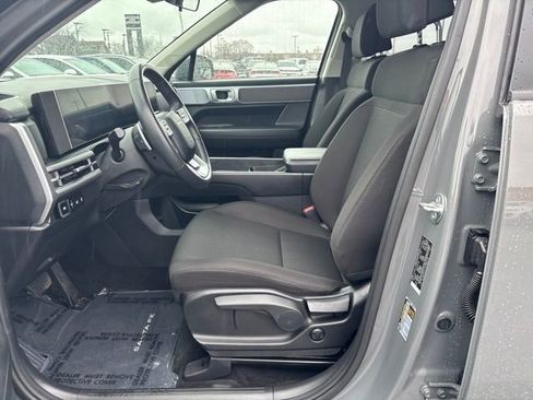 Certified 2025 Hyundai Santa Fe SE image 9