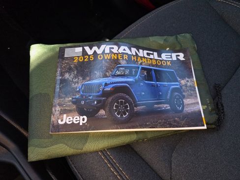 Used 2025 Jeep Wrangler Unlimited Sahara w/ Safety Group AWD/4WD image 18