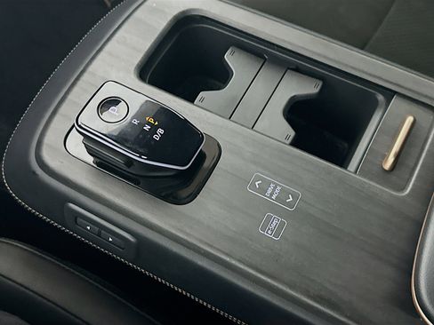 Used 2023 Nissan Ariya AWD image 25