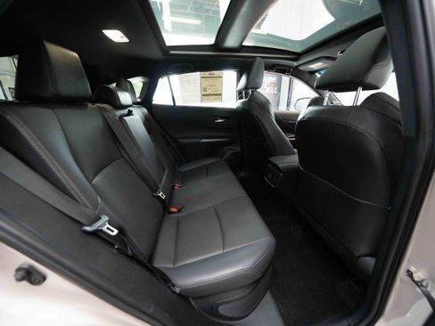 Used 2023 Toyota Venza Limited AWD/4WD image 25