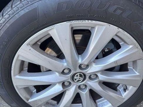 Used 2018 Toyota Camry LE image 15