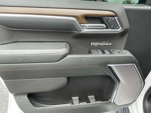 Certified 2024 Chevrolet Silverado 1500 High Country w/ Technology Package AWD/4WD image 16