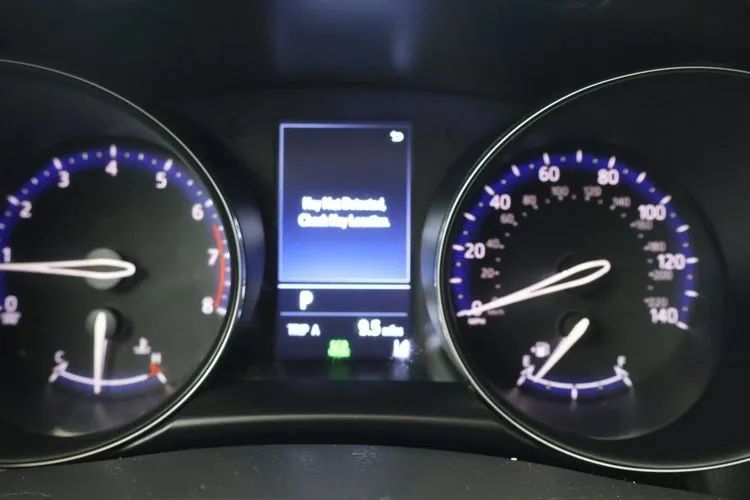 Used 2022 Toyota C-HR XLE FWD image 25