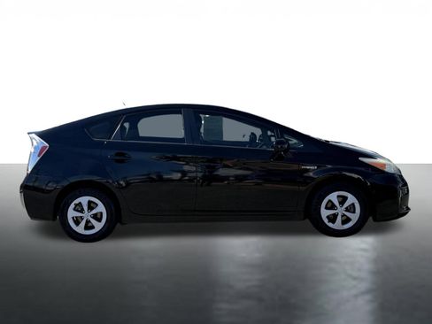 Used 2015 Toyota Prius Two image 9