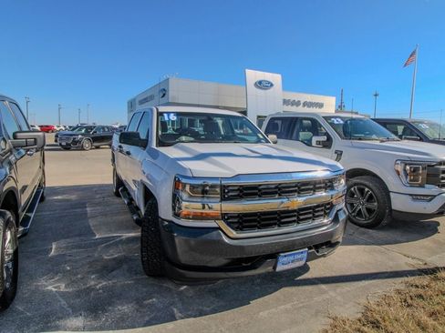 Used 2016 Chevrolet Silverado 1500 W/T w/ Trailering Package image 2