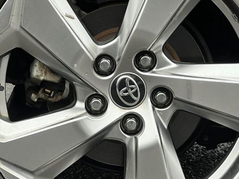 Used 2021 Toyota RAV4 XLE Premium image 5