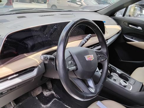Used 2024 Cadillac XT4 Premium Luxury AWD/4WD image 7