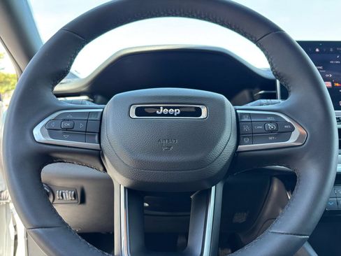 Used 2025 Jeep Compass Limited AWD/4WD image 30
