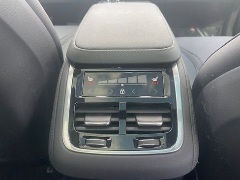 Used 2025 Volvo XC90 B6 Plus AWD/4WD image 11