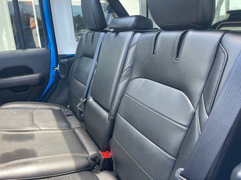 Used 2022 Jeep Wrangler Unlimited Sahara AWD/4WD image 13