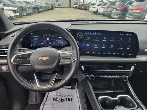 Used 2025 Chevrolet Traverse LT w/ Driver Confidence Package FWD image 16