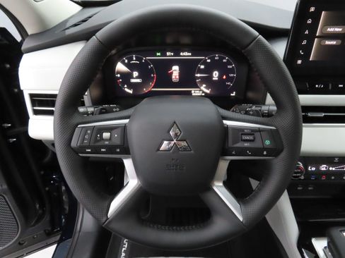 New 2026 Mitsubishi Outlander SEL image 13