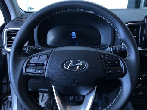 Used 2025 Hyundai Venue SEL image 25