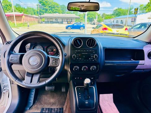 Used 2016 Jeep Patriot High Altitude FWD image 9