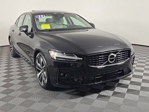 Used 2022 Volvo S60 B5 Momentum w/ Premium Package AWD/4WD image 2
