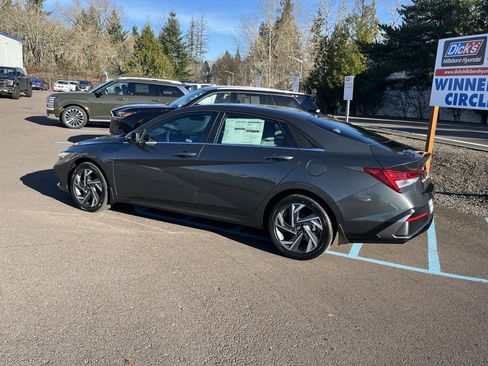 New 2026 Hyundai Elantra Limited FWD image 3