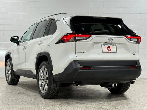 Used 2021 Toyota RAV4 XLE Premium AWD/4WD image 8