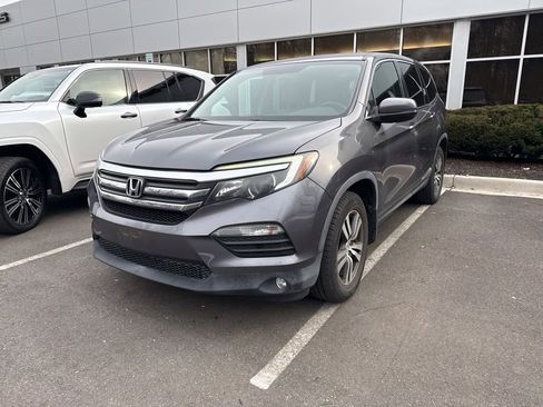 Used 2017 Honda Pilot EX image 3