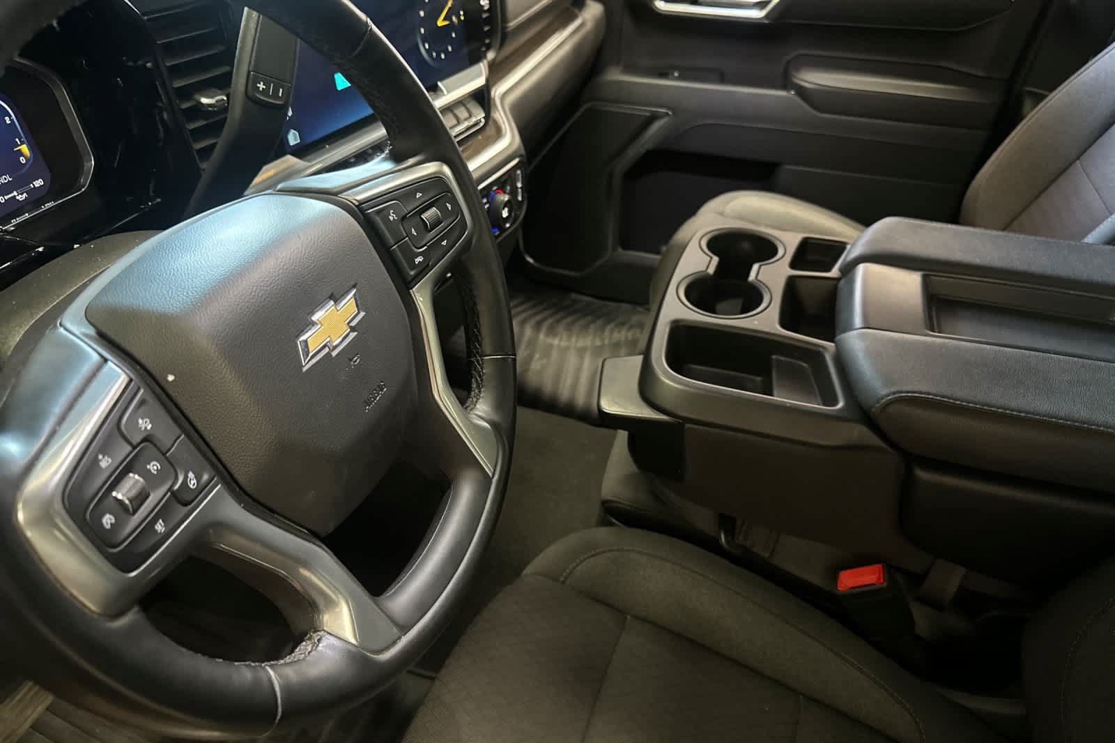 Used 2026 Chevrolet Silverado 1500 LT AWD/4WD image 14